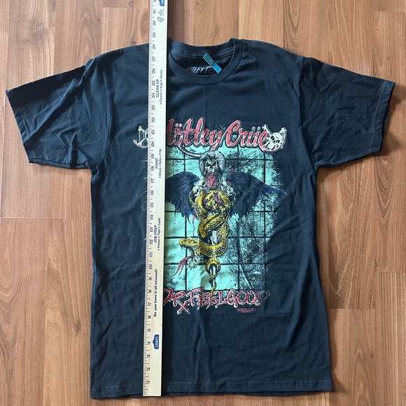 NWT Motley Crue Dr. Feelgood T-Shirt size medium 🆕 Hot Topic - Picture 2 of 6
